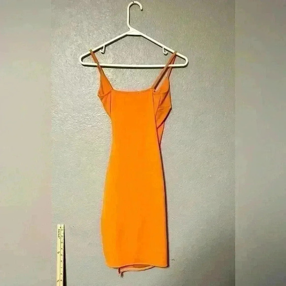 PrettyLittleThing Lauriell Bright Orange Wrap Front Crepe Midi Dress Size Small - Picture 9 of 10